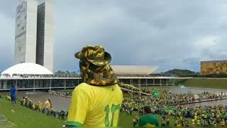 Bolsonaristas invadem o congresso e depredam o prédio - URGENTE