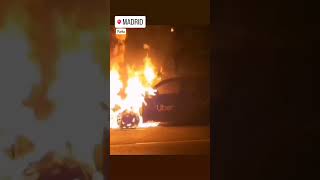 Arde un #Uber en Parla, #Madrid #viral #coches