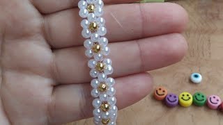 pulsera tejida con perlas patrón de flores aprendiendo técnicas nuevas pulsera de flores con perlas