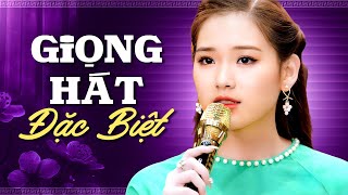 GIỌNG HÁT ĐẶC BIỆT CỦA CÔ CA SĨ TRẺ Nghe Như Rót Mật Vào Tim - Đường Trần Lá Đổ & Biết Trả Lời Sao