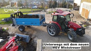 Miststreuen am Bauernhof | Unterwegs mit dem Case JXU und MEV Miststreuer | Manitou Teleskoplader