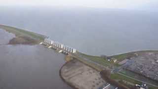 Luchtbeelden Lauwersoog vanuit inspectiehelicopter hoogwater januari 2012