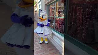 Daisy Duck being her cute sassy self! 😍 #disneyland #disney #daisyduck #disney100 #disneycharacters