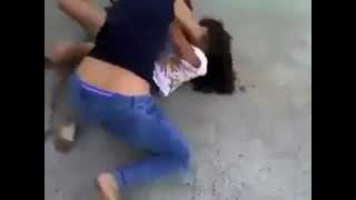 مصارعة حرة بين بنات ههههه شعر يطرطق على صاحبي  Way Way 2014 Enorme Combat de Rue Entre 2 Filles Choc