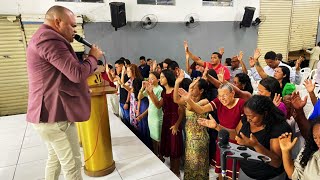 Robson Silva ministrando na Assembleia de Deus videira videira Aracaju Sergipe no culto da vitória