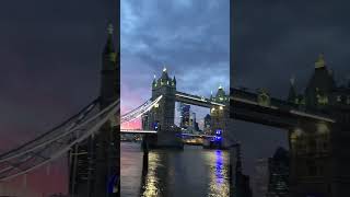 A Short and Sweet🏞️🌌 Glimpse at the Iconic London Bridge 🇬🇧✨ #londonbridge  #shorts  #cityscapes