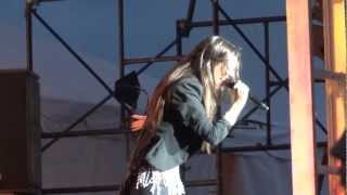 Victoria Justice-Beggin On Your Knees at WI State Fair (Whole Song)