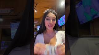 Cuánto dinero gane en un día hooters