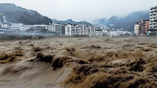 Massive flooding in China now! Three Gorges Dam discharges, river overflow in Chongqing