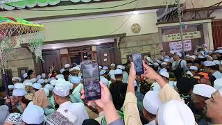 Persiapan Arakan Haul Al Qutb Habib Abu Bakar bin Muhammad Assegaf dari Kediaman Beliau menuju Makam