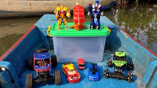 Menemukan Box Yang Hanyut Ternyata  Berisi Mainan Robot, Truk, Mobil mobilan, Monster Truk dan Kapal