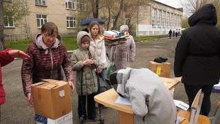 Школьники собирают и сдают макулатуру