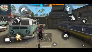 Jugando free fire a 4 dedos