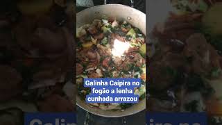 galinha Caipira no fogão a lenha cunhada arrazou