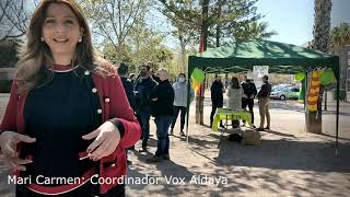 Un día mas Vox con la gente, en sus mesas informativas.