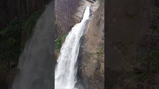 Diyaluma Waterfall