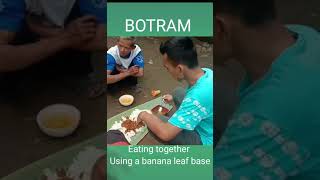 Eating together Using a banana leaf base. #shorts