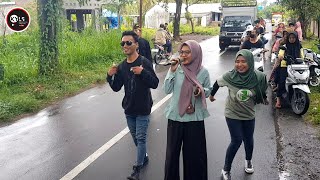 AKSI KOCAK NIA DIRGHA KAYAK ANAK KECIL JINGKRAK2 SAMPING SENIORNYA@IRAMA_Production 2023