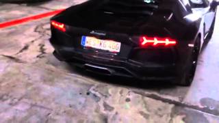 Aventador spuckt Feuer