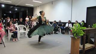 Mari - Apresentação Gestos, espontâneo - Música Valesca Mayssa e Stella Laura | Dias de Guerra