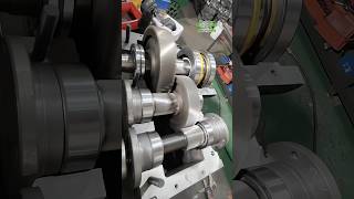 The bearing of the reducer begins to rotate #bearing #machinery #maintenance #reducer