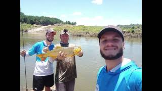 Pescaria de Dourado com os primos é cada pancada na isca