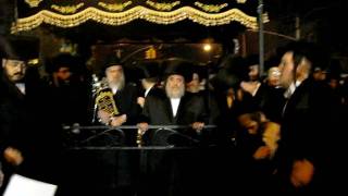 Viznitz Hachnosas Sefer Torah in Boro Park  Part 1