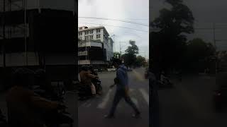 MELAMUN DI TENGAH JALAN #motovlogmedan #short #lawanarah