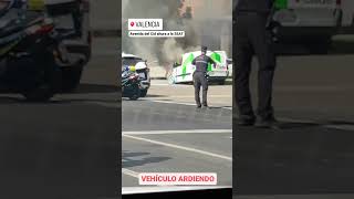 #shorts vehículo ardiendo en Av. del Cid, Valencia delante de la SEAT