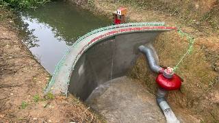 Construction of curved hydroelectric dam with Francis turbine