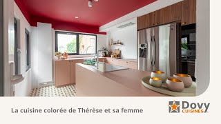 La cuisine colorée de Thérèse et sa femme répond à leurs besoins uniques (réalisation)