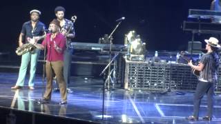 Bruno Mars - The Lazy Song (Vienna, Austria 24 October 2013) HD