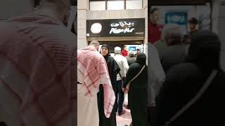 ANTRIAN BELI AYAM KFC, PIZZA HUT DAN HARDEES DI MADINAH DEKAT MASJID NABAWI #antrianpanjang #shorts