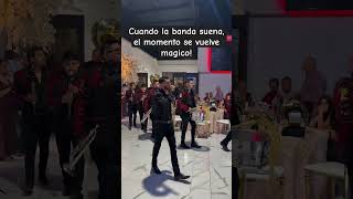 Así es como una Princesa hace su entrada epica en su fiesta...con sus padres & con banda!