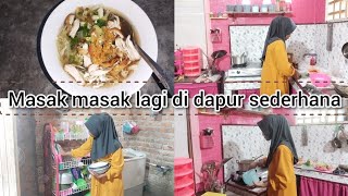 masak masak lagi di dapur sederhana