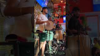 "DO FUNDO DO NOSSO QUINTAL" na voz de Pura Amizade  #ospuras #samba #puraamizade