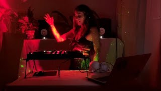 La Hija del Techno - Mucho techno y poco techo