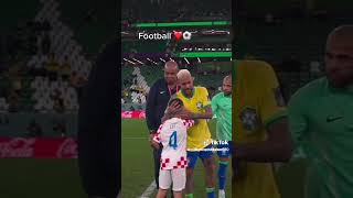 Neymar with good heart even in pains 😍🥰❤️🫡