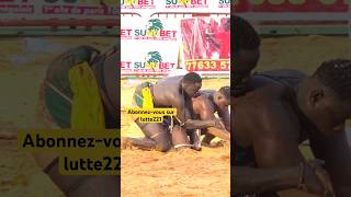 Combat bou gaw Feu rouge vs Kaw Cissè #shorts Abonnez-vous @Lutte221