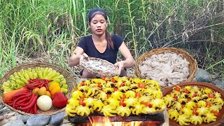 Survival cooking in the rainforest - Grilled octopus salad with Peppers sauce for dinner