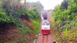 Kereta Api Serayu Tiba - Tiba Keluar Asap Tebal Ketika Berangkat Stasiun Awipari