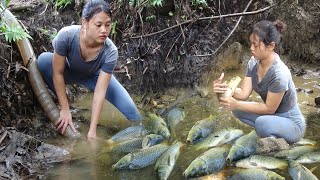 Fishing Techniques, Catching Fish With Pump, Catching A Lot Of Fish In The Wild Lake | Girl Fishing