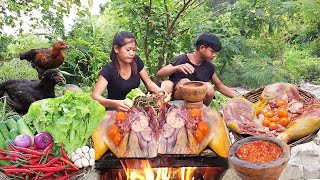 Catch and cook chicken for food of survival - Spicy chicken roasted for lunch, Eating delicious