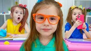 Eva and friend at school collection | Eva Bravo Play