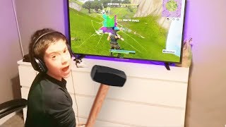 he destroys $3000 tv after mom turns off wifi.. (Fortnite)