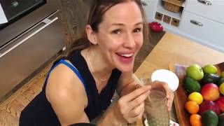 Jennifer Garner's Pretend Cooking Show - Episode 2: Smoothie Recipe