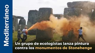 Un grupo de ecologistas lanza pintura contra los monumentos neolíticos de Stonehenge