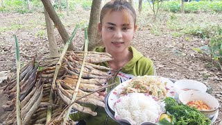 Tasty Village Food: Grilling  River Fish, Eating Delicious with tamarind