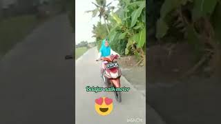 Mba Ntie belajar naik motor#shorts#shortsvideo