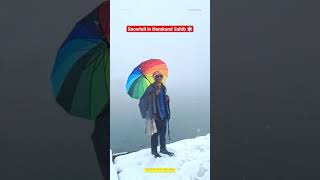 Snowfall in Hemkund Sahib Yatra | Heavy Snowfall at Hemkunt Sahib Gurudwara | #ritviz #AajNa #shorts